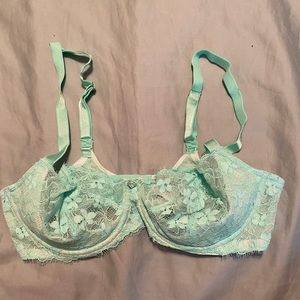 VS Dream Angel’s Unlined Push-up Bra